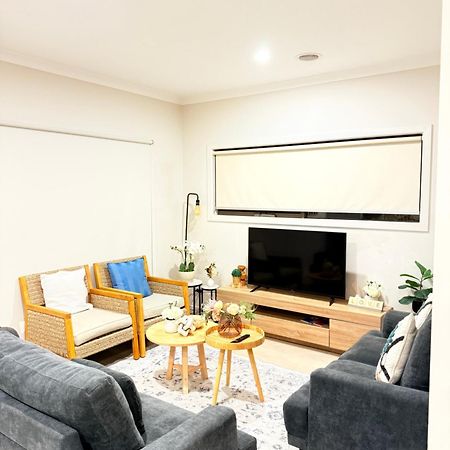 Melbourne Holiday House For 15 Peoples In Sanctuary Lake Point Cook Exterior photo