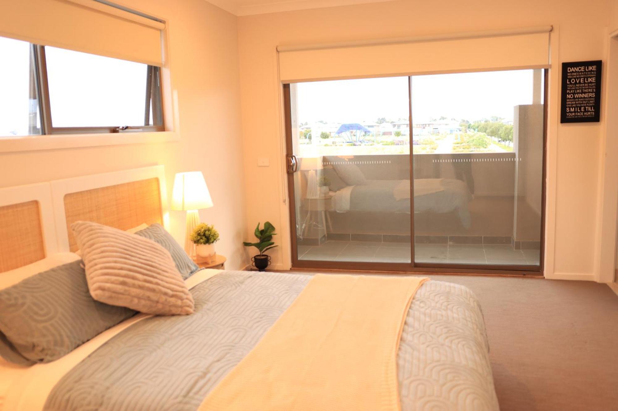 Melbourne Holiday House For 15 Peoples In Sanctuary Lake Point Cook Exterior photo